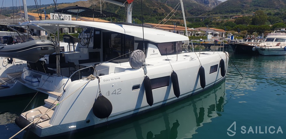 Lagoon 42 - Yacht Charter Sailica