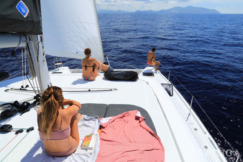 Lagoon 42 - Yacht Charter Sailica