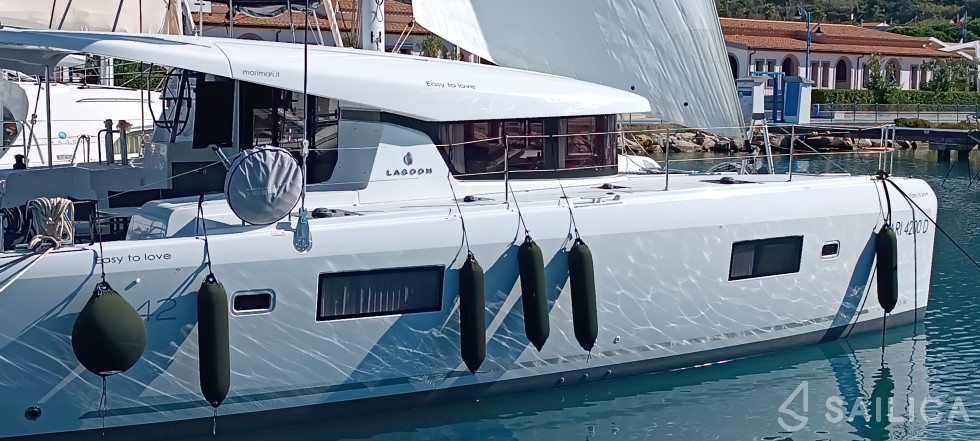 Lagoon 42 - Yacht Charter Sailica