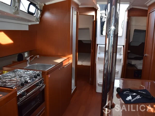 Oceanis 38 - Yacht Charter Sailica