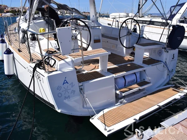 Oceanis 38 - Yacht Charter Sailica