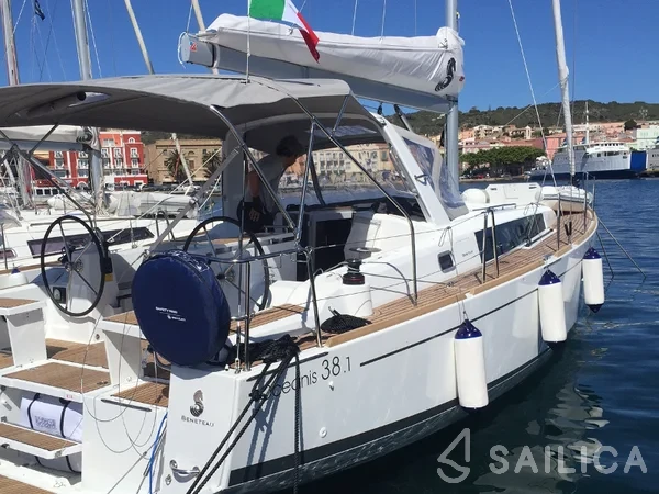 Oceanis 38 - Yacht Charter Sailica