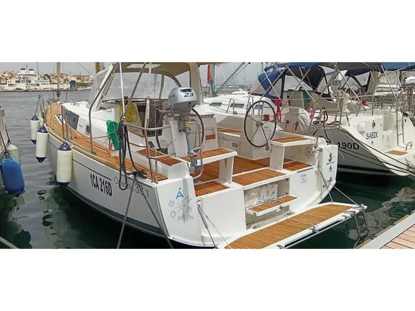 Oceanis 38 - Yacht Charter Sailica
