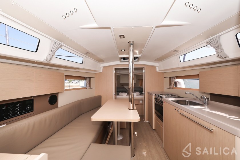 Oceanis 35.1 - Yacht Charter Sailica