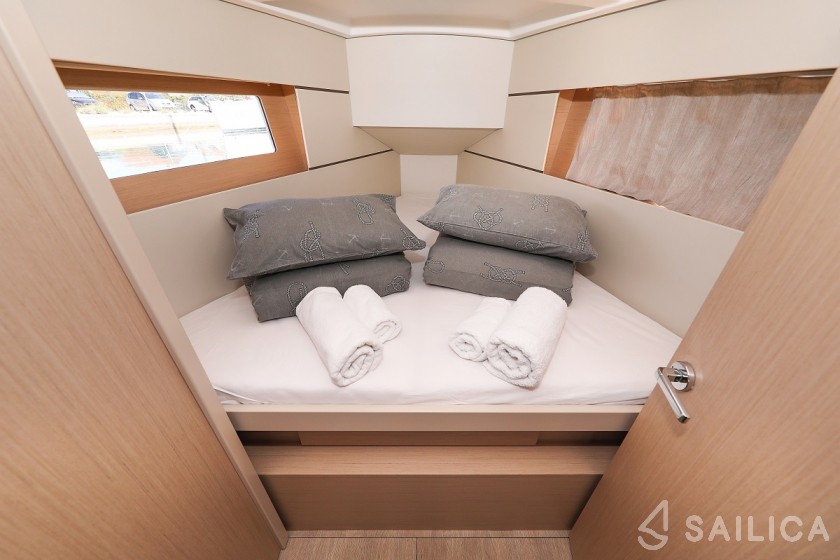 Oceanis 35.1 - Yacht Charter Sailica