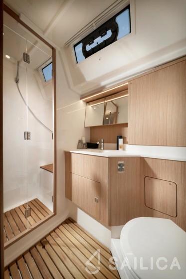 Bavaria C50 Style - 3 + 1 cab. - Yacht Charter Sailica