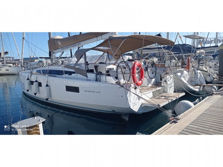 Sun Odyssey 410 - Yacht Charter Sailica