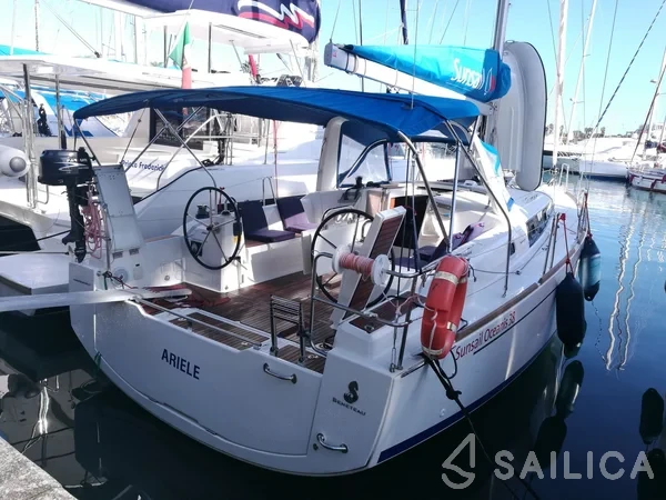 Oceanis 38.1 - Yacht Charter Sailica