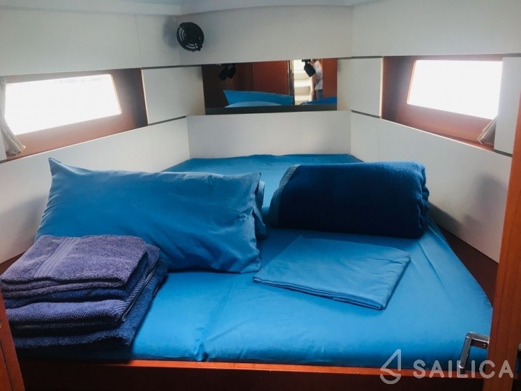 Oceanis 38.1 - Yacht Charter Sailica
