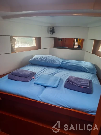 Oceanis 38.1 - Yacht Charter Sailica