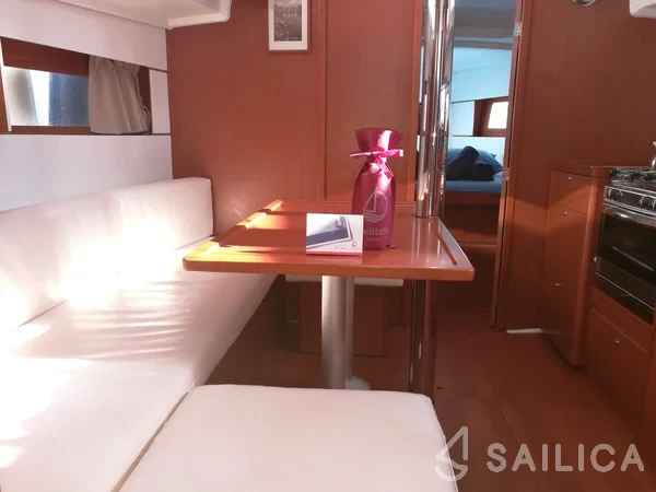 Oceanis 38.1 - Yacht Charter Sailica