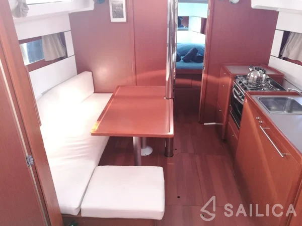 Oceanis 38.1 - Yacht Charter Sailica