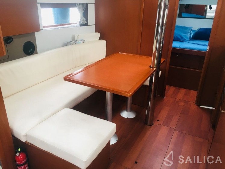Oceanis 38.1 - Yacht Charter Sailica