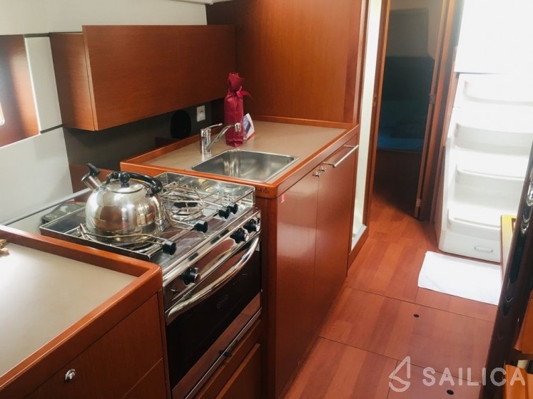 Oceanis 38.1 - Yacht Charter Sailica