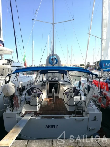 Oceanis 38.1 - Yacht Charter Sailica