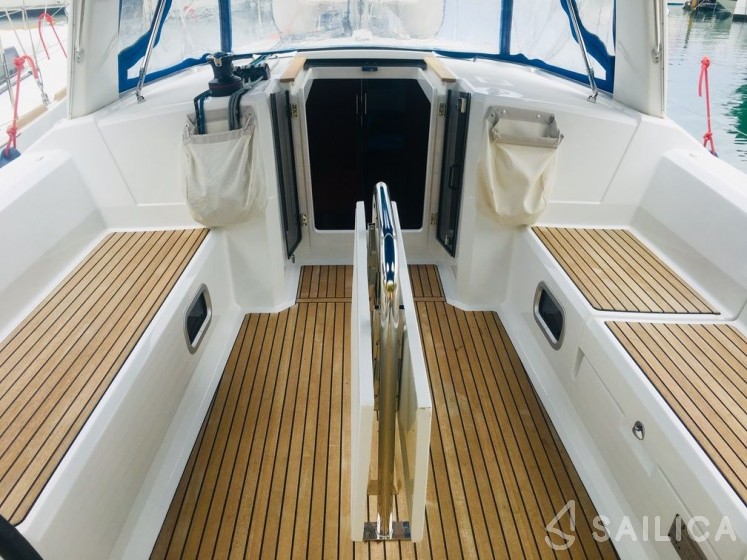 Oceanis 38.1 - Yacht Charter Sailica