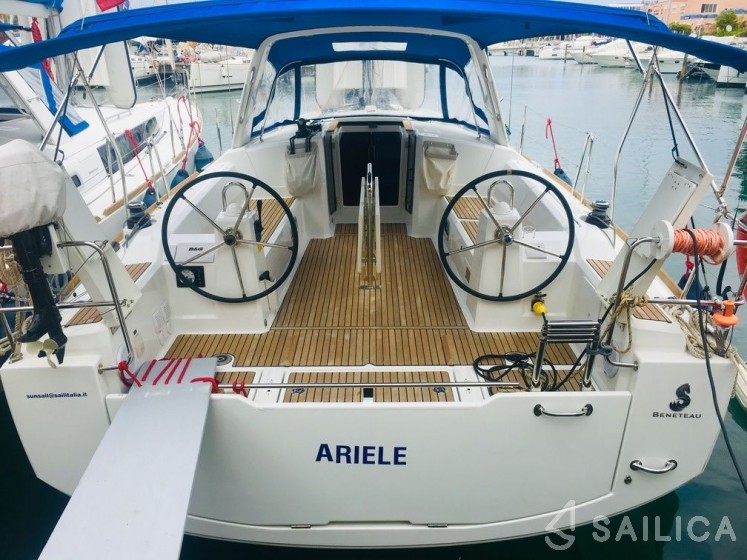 Oceanis 38.1 - Yacht Charter Sailica