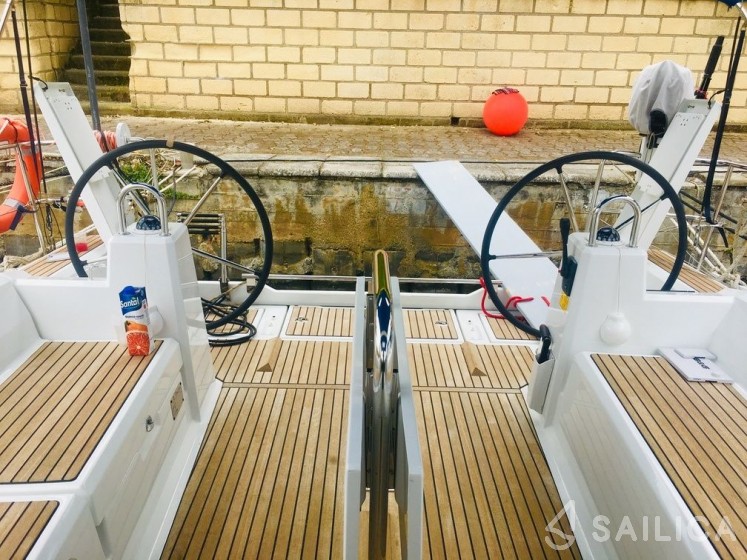 Oceanis 38.1 - Yacht Charter Sailica