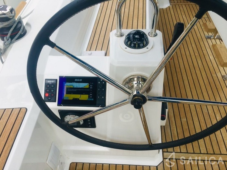 Oceanis 38.1 - Yacht Charter Sailica