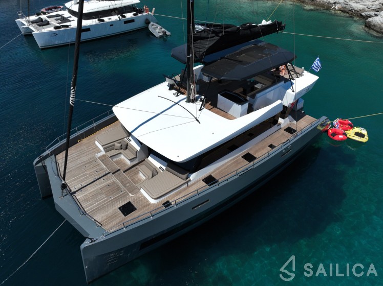 Moon Yacht 60 - Yacht Charter Sailica