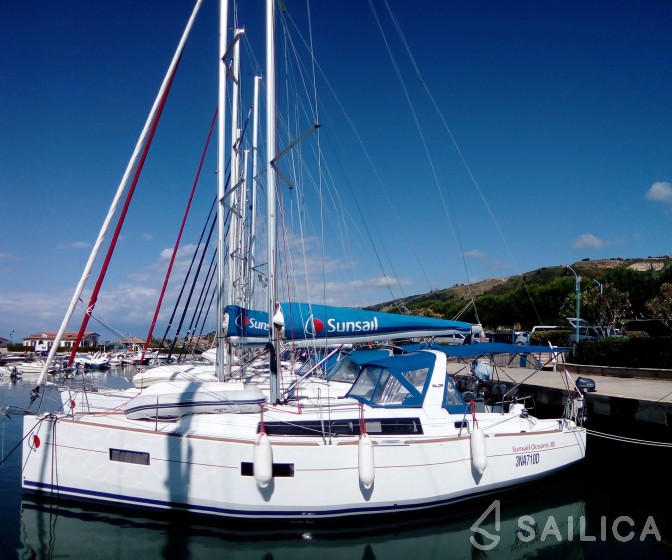 Oceanis 38 - Yacht Charter Sailica