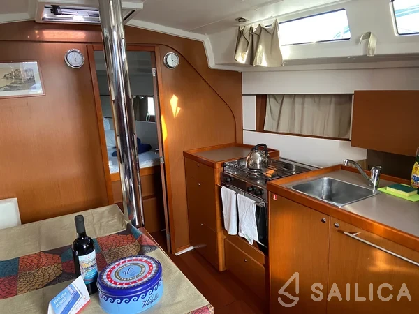 Oceanis 38 - Yacht Charter Sailica