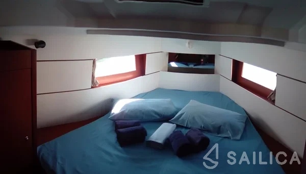 Oceanis 38 - Yacht Charter Sailica
