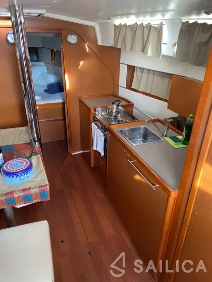 Oceanis 38 - Yacht Charter Sailica