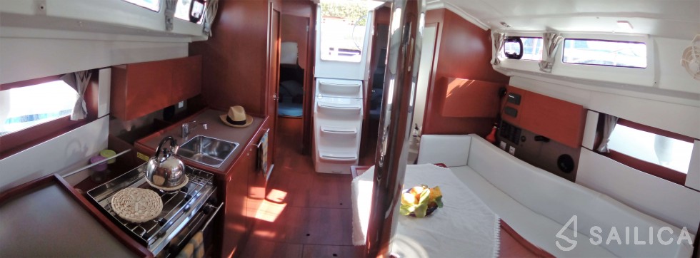 Oceanis 38 - Yacht Charter Sailica