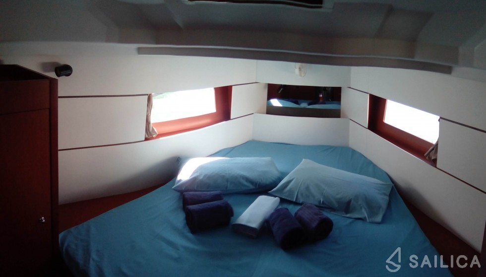 Oceanis 38 - Yacht Charter Sailica