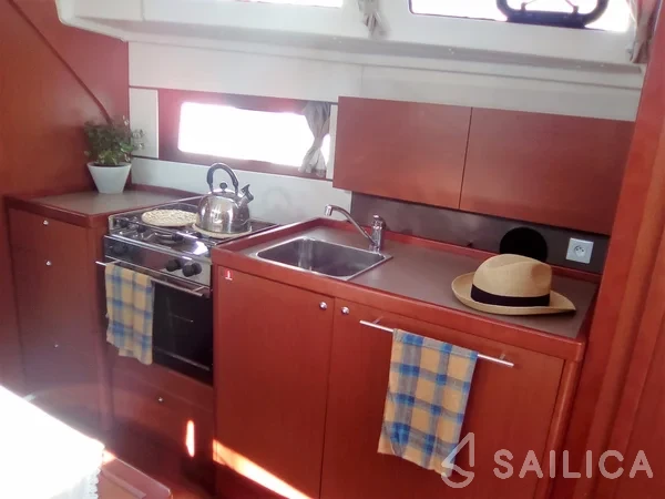 Oceanis 38 - Yacht Charter Sailica