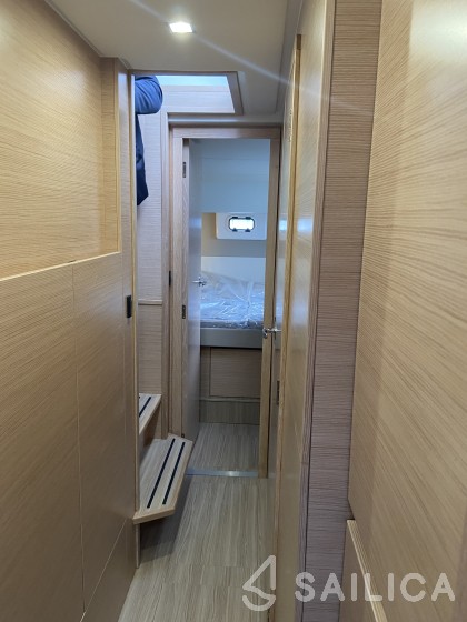 Nautitech 40 open NEW - 4 + 2 cab. - Yacht Charter Sailica