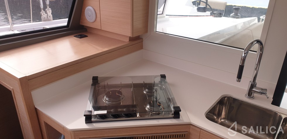 Nautitech 40 open NEW - 4 + 2 cab. - Yacht Charter Sailica