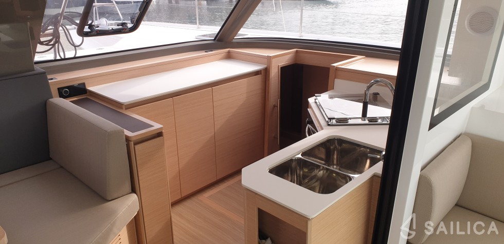 Nautitech 40 open NEW - 4 + 2 cab. - Yacht Charter Sailica