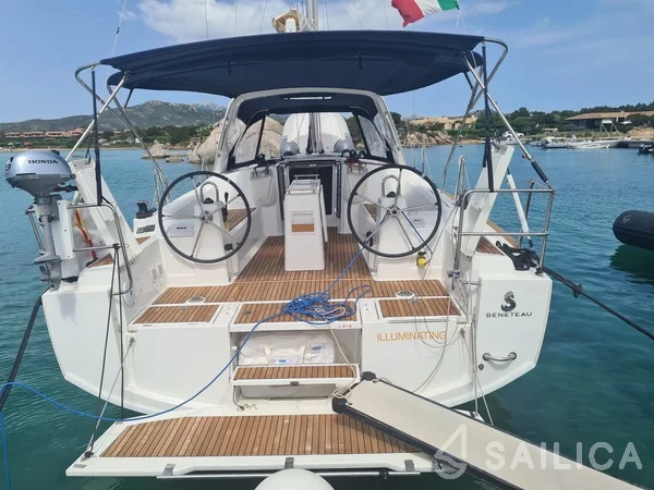 Oceanis 38.1 - Yacht Charter Sailica