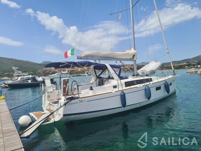 Oceanis 38.1 - Yacht Charter Sailica