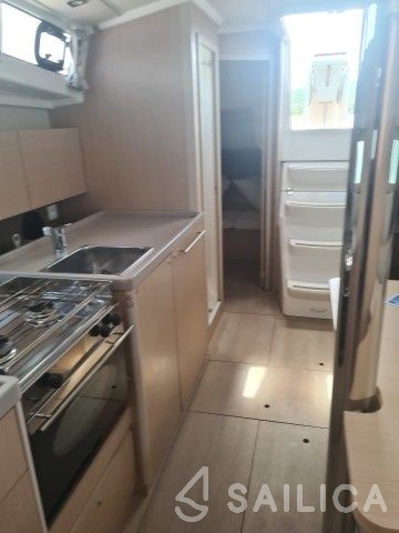 Oceanis 38.1 - Yacht Charter Sailica