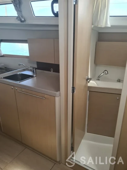 Oceanis 38.1 - Yacht Charter Sailica