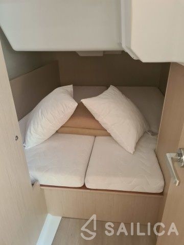 Oceanis 38.1 - Yacht Charter Sailica