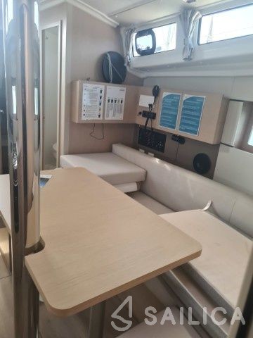 Oceanis 38.1 - Yacht Charter Sailica