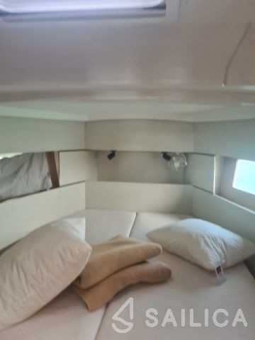 Oceanis 38.1 - Yacht Charter Sailica
