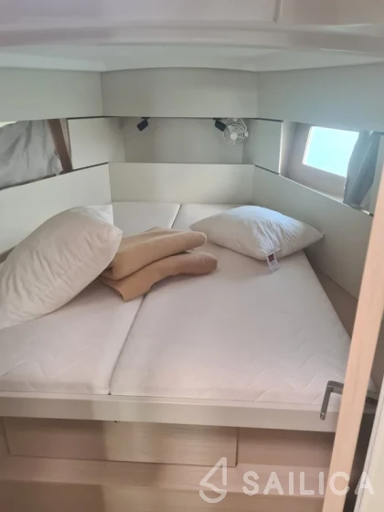 Oceanis 38.1 - Yacht Charter Sailica