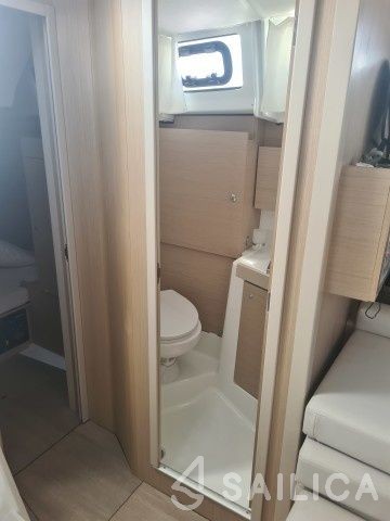 Oceanis 38.1 - Yacht Charter Sailica