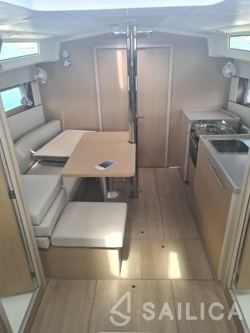 Oceanis 38.1 - Yacht Charter Sailica