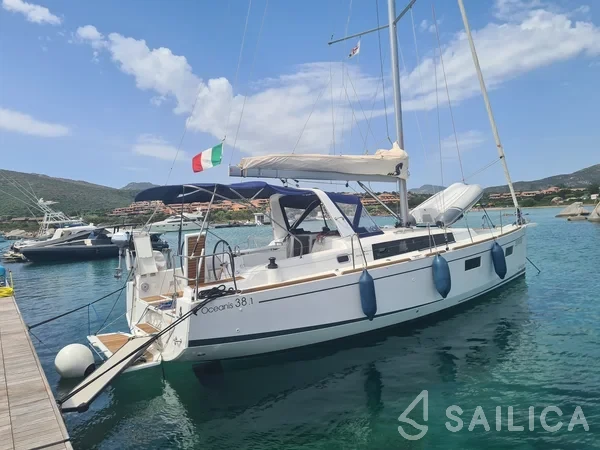 Oceanis 38.1 - Yacht Charter Sailica