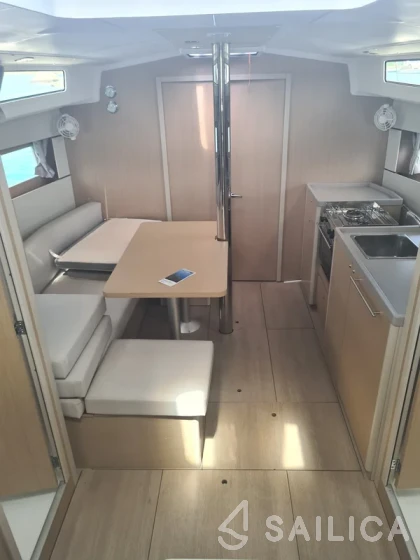 Oceanis 38.1 - Yacht Charter Sailica