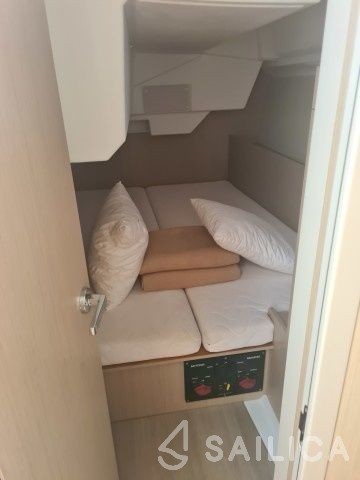 Oceanis 38.1 - Yacht Charter Sailica