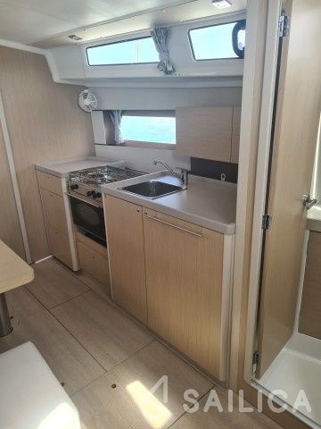 Oceanis 38.1 - Yacht Charter Sailica