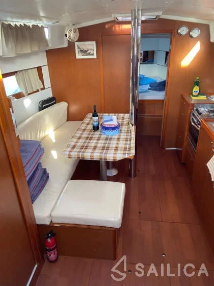 Oceanis 38.1 - Yacht Charter Sailica