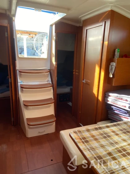 Oceanis 38.1 - Yacht Charter Sailica